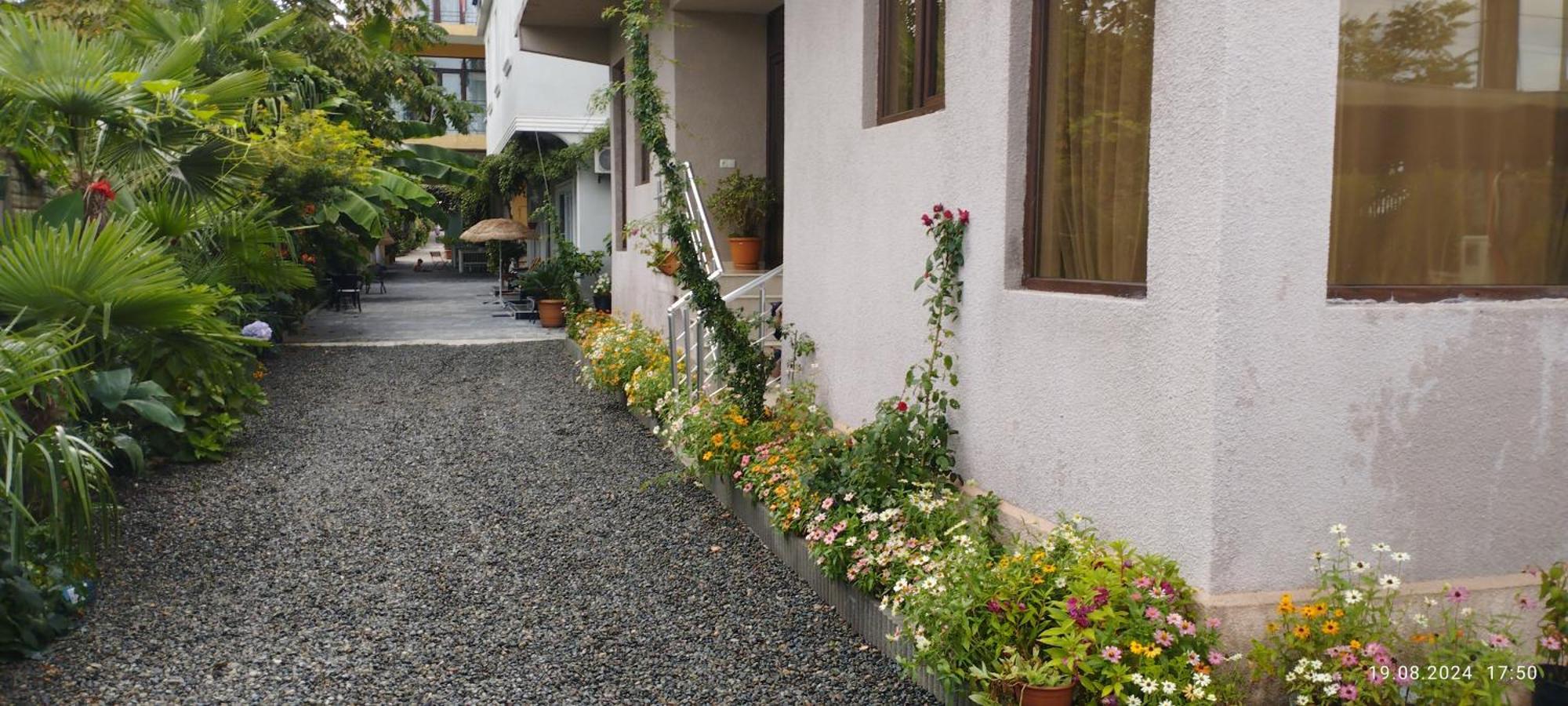 Lia Guest House Kobuleti Exterior photo